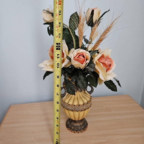 Vase with Roses - Picture 5 of 6